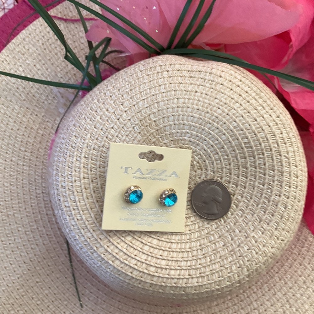 NWT Fashion earrings aqua color and rhinestones around the edge - Picture 3 of 4